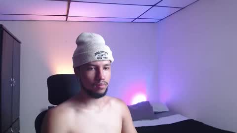 Yeff ind. model  online show from November 20, 2025, 10:09 pm