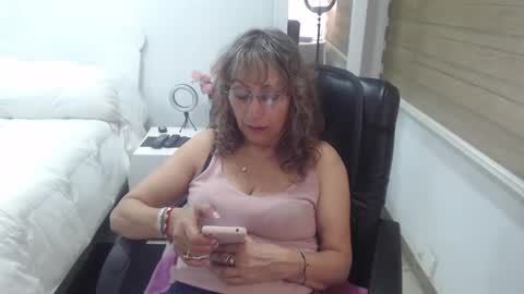 Snapshot of yessilatin chatting on December 30, 2024, 1:04 am jessy online show from December 30, 2024, 1:04 am