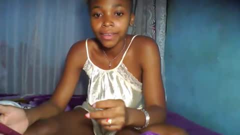 yolandrina90 online show from September 29, 2025, 5:40 pm