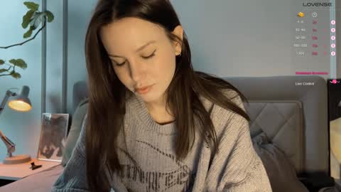 Snapshot of yourher0in chatting on December 4, 2024, 8:12 am Aida online show from December 4, 2024, 8:12 am