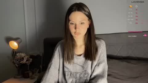 Snapshot of yourher0in chatting on December 6, 2024, 1:00 pm Aida online show from December 6, 2024, 1:00 pm