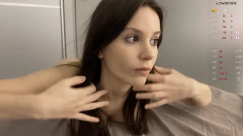 Snapshot of yourher0in chatting on December 14, 2024, 2:21 pm Aida online show from December 14, 2024, 2:21 pm