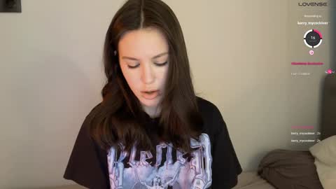 Snapshot of yourher0in chatting on January 3, 2025, 9:04 am Aida online show from January 3, 2025, 9:04 am