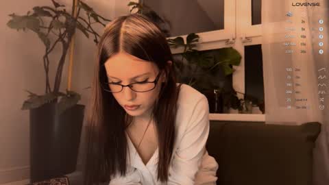 Snapshot of yourher0in chatting on March 1, 2025, 1:51 pm Aida online show from March 1, 2025, 1:51 pm