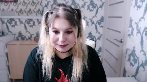 Snapshot of yourkarma_2_0 chatting on December 17, 2024, 8:12 am Karma online show from December 17, 2024, 8:12 am