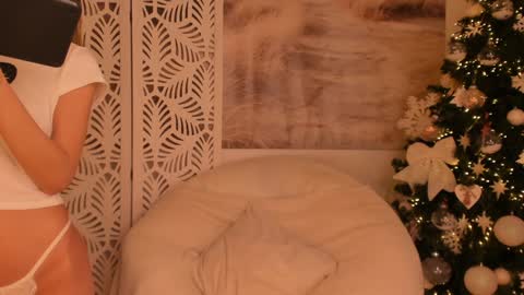 Snapshot of yourmidnightcoffee chatting on December 10, 2024, 10:26 pm Sarah online show from December 10, 2024, 10:26 pm