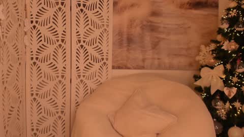 Snapshot of yourmidnightcoffee chatting on December 12, 2024, 10:52 pm Sarah online show from December 12, 2024, 10:52 pm