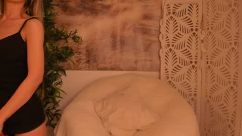 Snapshot of yourmidnightcoffee chatting on January 11, 2025, 8:43 pm Sarah online show from January 11, 2025, 8:43 pm