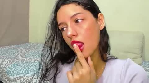 Snapshot of yoursexy18lover chatting on October 15, 2025, 6:13 am Lina and roberth online show from October 15, 2025, 6:13 am