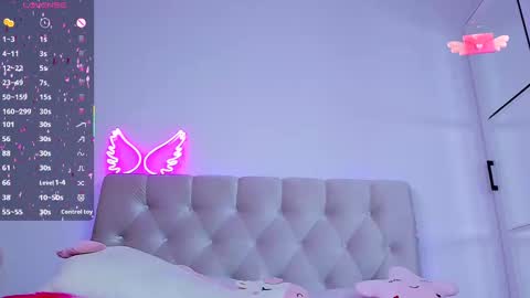 Snapshot of yourwilddestiny chatting on February 24, 2025, 7:11 am Destiny online show from February 24, 2025, 7:11 am