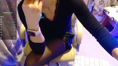 Snapshot of yuli_ya chatting on December 24, 2024, 7:00 pm Sweet Pussy online show from December 24, 2024, 7:00 pm
