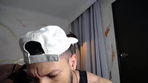 Snapshot of yulianpereira25 chatting on November 1, 2025, 1:40 am yulian 2811 online show from November 1, 2025, 1:40 am