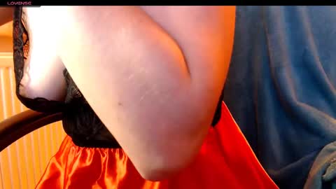 Snapshot of yzza_suave chatting on February 10, 2025, 5:30 pm yzza_suave online show from February 10, 2025, 5:30 pm