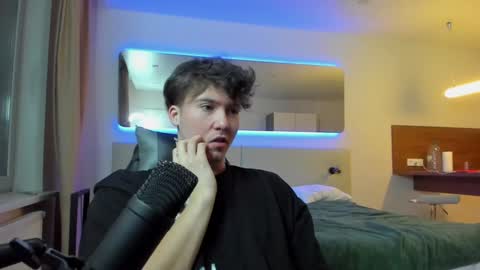 zander003 online show from January 5, 2025, 5:41 pm