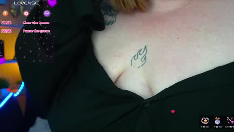 Snapshot of zarareign_ chatting on January 17, 2025, 4:06 am Lola online show from January 17, 2025, 4:06 am