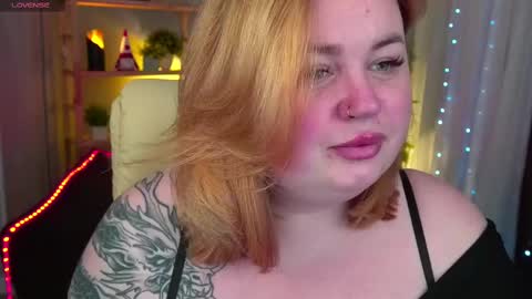 Snapshot of zarareign_ chatting on March 4, 2025, 9:11 pm Lola online show from March 4, 2025, 9:11 pm
