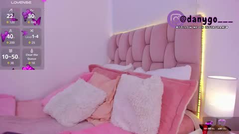 Snapshot of zarianaevanz chatting on October 6, 2025, 10:18 pm Zariana online show from October 6, 2025, 10:18 pm