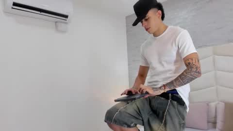 Snapshot of zeta_3 chatting on October 16, 2025, 2:34 am Sebas online show from October 16, 2025, 2:34 am