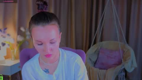 Zlata  Mon Tue Thu Fri Sun Sa GMT 3 0000pm - 0600pm  online show from October 2, 2025, 4:36 pm
