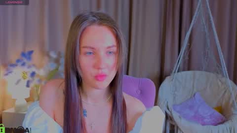 Zlata  Mon Tue Thu Fri Sun Sa GMT 3 0000pm - 0600pm  online show from October 3, 2025, 4:37 pm