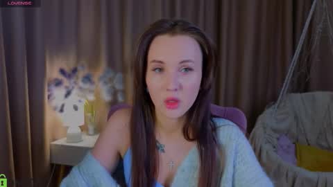 Zlata  Mon Tue Thu Fri Sun Sa GMT 3 0000pm - 0600pm  online show from October 10, 2025, 5:12 pm