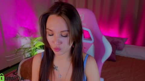 Zlata  Mon Tue Thu Fri Sun Sa GMT 3 0000pm - 0600pm  online show from October 18, 2025, 4:41 pm