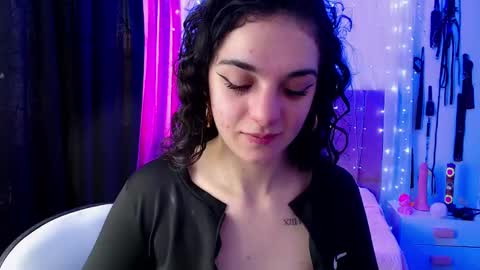 Snapshot of zoe_0111 chatting on December 19, 2024, 2:02 pm zoe_0111 online show from December 19, 2024, 2:02 pm