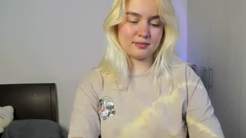 Snapshot of zoe_jhonson2 chatting on October 15, 2025, 7:36 pm zoe online show from October 15, 2025, 7:36 pm