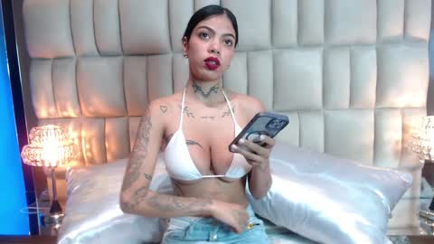 Snapshot of zoe_kravitx chatting on January 4, 2025, 8:48 pm CAMILA online show from January 4, 2025, 8:48 pm