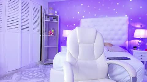 Snapshot of zoe_kravitx chatting on February 9, 2025, 10:09 am CAMILA online show from February 9, 2025, 10:09 am