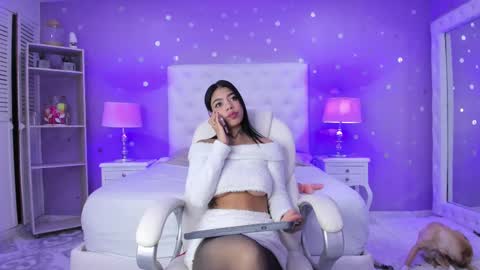 Snapshot of zoe_kravitx chatting on February 10, 2025, 12:29 pm CAMILA online show from February 10, 2025, 12:29 pm