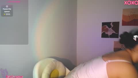 Snapshot of zoebolton1 chatting on October 31, 2025, 1:23 pm Zoe Bolton online show from October 31, 2025, 1:23 pm