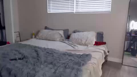 Snapshot of zoeemonroe chatting on October 11, 2025, 9:13 pm zoeemonroe online show from October 11, 2025, 9:13 pm
