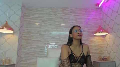 Snapshot of zoeesmitth chatting on September 19, 2025, 11:44 am ZoeeSmitth online show from September 19, 2025, 11:44 am