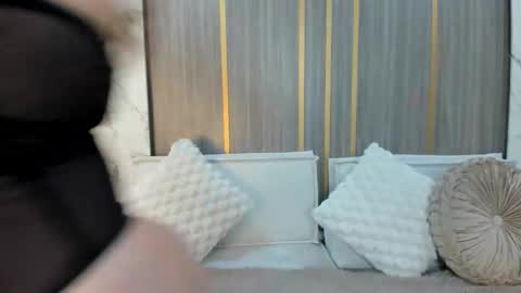 ZOE online show from November 12, 2025, 2:28 pm