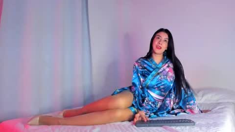 Zohey  online show from October 10, 2025, 6:56 am