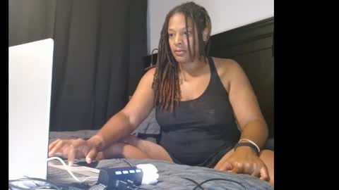 Snapshot of zuriluxe45 chatting on September 22, 2025, 2:24 am zuriluxe45 online show from September 22, 2025, 2:24 am