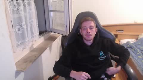 Snapshot of zuzmosfokafasz chatting on November 6, 2025, 11:48 pm Zuzmoe online show from November 6, 2025, 11:48 pm