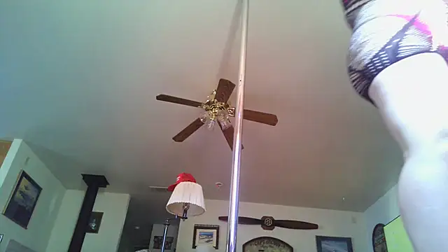 Snapshot of Starla_Quivers chatting on November 3, 2025, 11:48 pm Starla Quivers online show from November 3, 2025, 11:48 pm