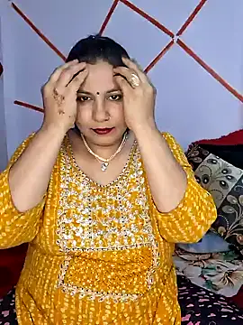 Snapshot of MOM-SUN-COUPLE chatting on January 10, 2025, 3:27 pm MOM-SUN-COUPLE online show from January 10, 2025, 3:27 pm