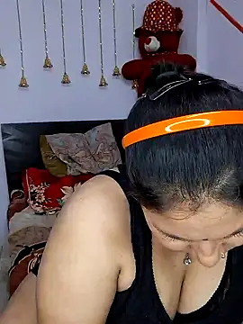 Snapshot of MOM-SUN-COUPLE chatting on January 30, 2025, 5:17 pm MOM-SUN-COUPLE online show from January 30, 2025, 5:17 pm