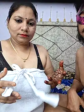 Snapshot of MOM-SUN-COUPLE chatting on February 11, 2025, 10:48 am MOM-SUN-COUPLE online show from February 11, 2025, 10:48 am