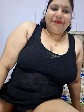 Snapshot of MOM-SUN-COUPLE chatting on March 12, 2025, 8:51 am MOM-SUN-COUPLE online show from March 12, 2025, 8:51 am