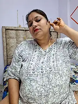 Snapshot of MOM-SUN-COUPLE chatting on March 12, 2025, 4:13 pm MOM-SUN-COUPLE online show from March 12, 2025, 4:13 pm