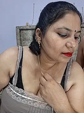 Snapshot of MOM-SUN-COUPLE chatting on March 15, 2025, 5:04 pm MOM-SUN-COUPLE online show from March 15, 2025, 5:04 pm