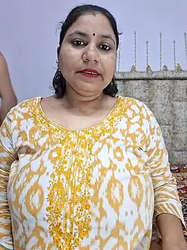 Snapshot of MOM-SUN-COUPLE chatting on March 21, 2025, 5:23 pm MOM-SUN-COUPLE online show from March 21, 2025, 5:23 pm