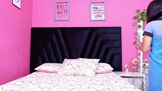 Snapshot of kinkylittlegirll chatting on October 31, 2025, 5:03 pm kinkylittlegirll online show from October 31, 2025, 5:03 pm