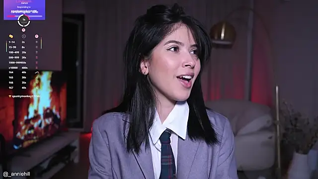 Snapshot of anniehillofficial chatting on October 11, 2025, 8:40 pm anniehillofficial online show from October 11, 2025, 8:40 pm