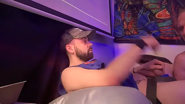 Snapshot of Fr4nk1eFFuxxx chatting on March 4, 2025, 8:49 pm Fr4nk1eFFuxxx online show from March 4, 2025, 8:49 pm