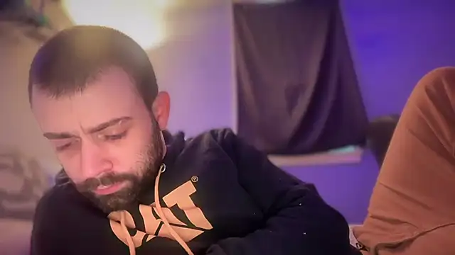 Snapshot of Fr4nk1eFFuxxx chatting on March 8, 2025, 10:24 pm Fr4nk1eFFuxxx online show from March 8, 2025, 10:24 pm